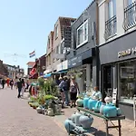 Four Seasons Voorstraat *
