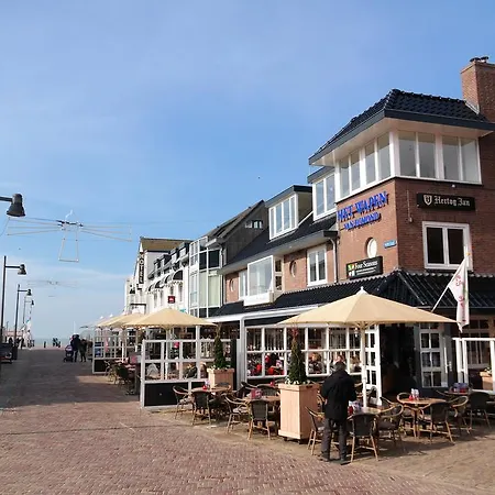 Four Seasons Voorstraat Egmond aan Zee