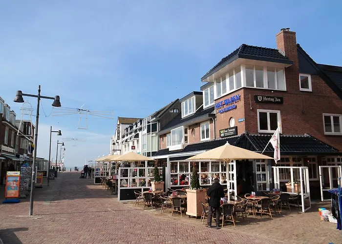 Four Seasons Voorstraat Egmond aan Zee